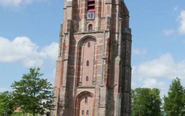 scheve-toren-oldehove-leeuwarden-gras