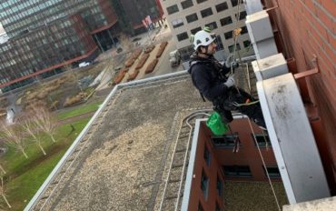 3 Abseiltechnieken onderhoud op hoogte lichtreclame Almere
