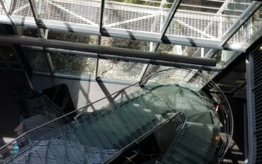 1 Abseiltechnieken rope access Dolmans atrium reiniging Delft
