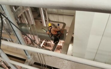 1 Abseiltechnieken rope access fabrieksreiniging okt 2016