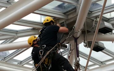 1 alpinisten abseiltechnieken installatiewerk monteren op hoogte