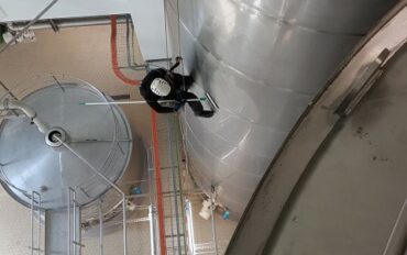 2 Abseiltechnieken reinigen oplevering zuivelfabriek rop access