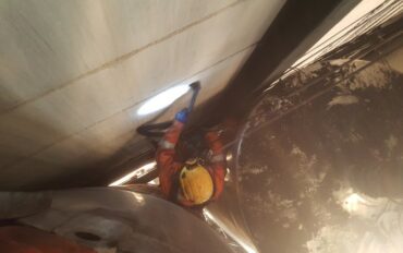 2 Abseiltechnieken rope access fabrieksreiniging industrieel klimmen