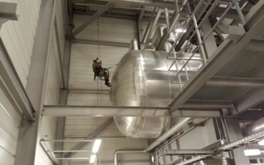 2 Abseiltechnieken rope access fabrieksreiniging okt 2016