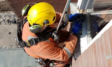 2 Abseiltechnieken rope access houtrot en schilderwerk leeuwarden