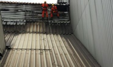 2 rope access monteren op hoogte herstelwerk alpinisten