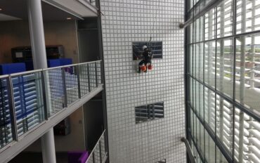 3 Abseiltechnieken rope access Dolmans atrium reiniging Delft