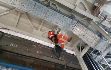 3 Abseiltechnieken rope access TATA Steel
