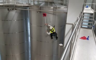 4 Abseiltechnieken reinigen oplevering zuivelfabriek rop access