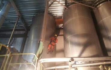 4 Abseiltechnieken rope access fabrieksreiniging industrieel klimmen