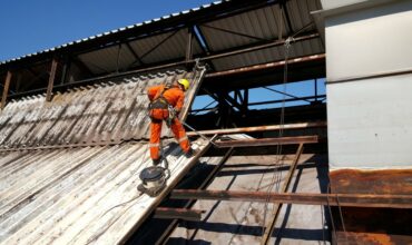 4 rope access monteren op hoogte herstelwerk alpinisten