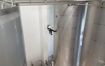 5 Abseiltechnieken reinigen oplevering zuivelfabriek rop access