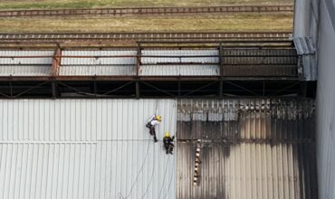 5 rope access monteren op hoogte herstelwerk alpinisten