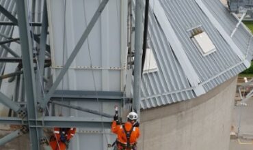 2 Rope access spot repair Eneco Abseiltechnieken