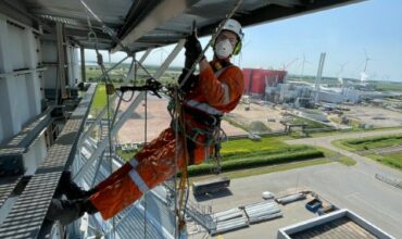 3 Rope access spot repair Eneco Abseiltechnieken
