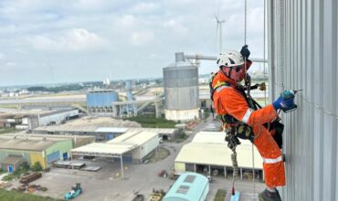 1 Gevel op hoogte inspecteren en abseiltechnieken rope access-800x600