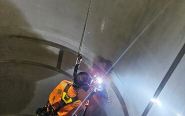 1 Onderhoud besloten ruimte tank silo luchtkanaal standby rescue rope access abseiltechnieken-Medium