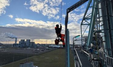 1 ope access Delfzijl onderhoud op hoogte kabels vervangen abseiltechnieken medium