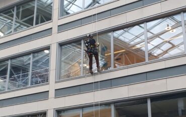 1. Abseiltechnieken rope access raam vervangen op hoogte