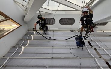 2 Reinigen atrium op hoogte amsterdam abseiltechnieken rope access
