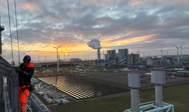 2 ope access Delfzijl onderhoud op hoogte kabels vervangen abseiltechnieken medium
