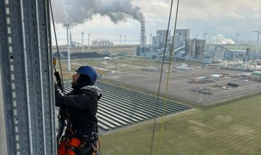 3 ope access Delfzijl onderhoud op hoogte kabels vervangen abseiltechnieken medium