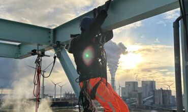 4 ope access Delfzijl onderhoud op hoogte kabels vervangen abseiltechnieken medium