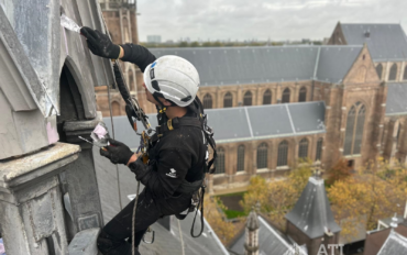 Schilderwerk kerk door ATI Abseiltechnieken
