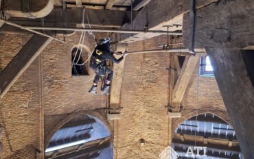 4 monteren op hoogte sprinklerinstallatie abseiltechnieken KLEIN