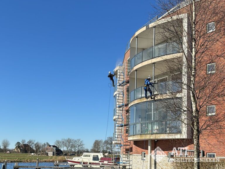4 gevelreiniging boven water abseiltechnieken rope access